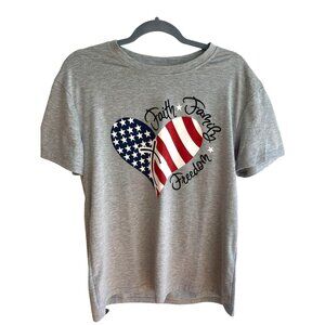 Women's Faith, Family, Freedom America Patriotic Heart Cross Gray T-shirt Size L